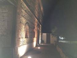 Vue de nuit de la façade de la salle Foncouverte 1